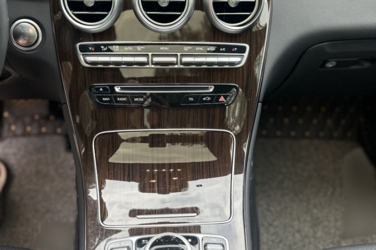 Used Mercedes-Benz GLC 2019 Facelift GLC 260 L 4MATIC Luxury Model Interior 8