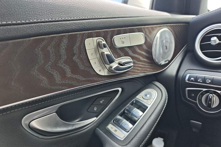 Used Mercedes-Benz GLC 2019 GLC 300 L 4MATIC Dynamic Model Interior 9