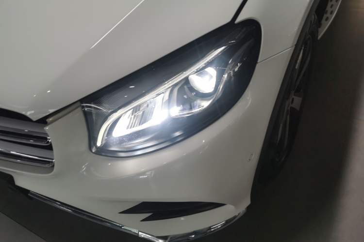 Used Mercedes-Benz GLC 2019 GLC 260 4MATIC Luxury Model Left Front Headlight