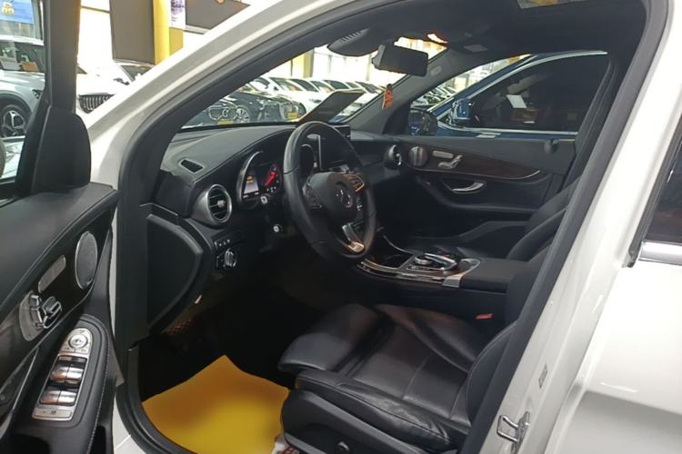 Used Mercedes-Benz GLC 2019 Refreshed GLC 300 L 4MATIC Dynamic Edition Left Front Seat