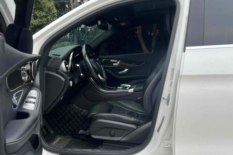 Used Mercedes-Benz GLC 2019 GLC 260 4MATIC Luxury Model Left Front Seat