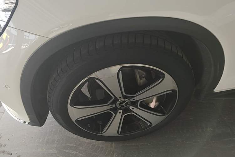 Used Mercedes-Benz GLC 2019 GLC 300 L 4MATIC Dynamic Model Left Front Wheel Hub