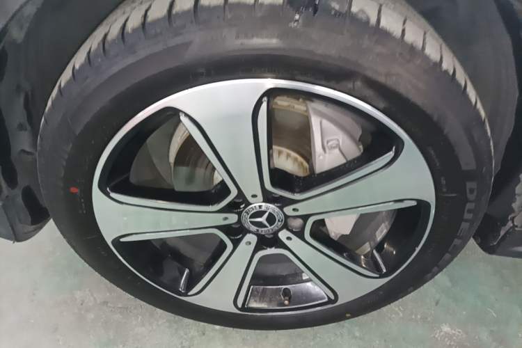 Used Mercedes-Benz GLC 2019 GLC 300 L 4MATIC Dynamic Model Left Front Wheel Hub