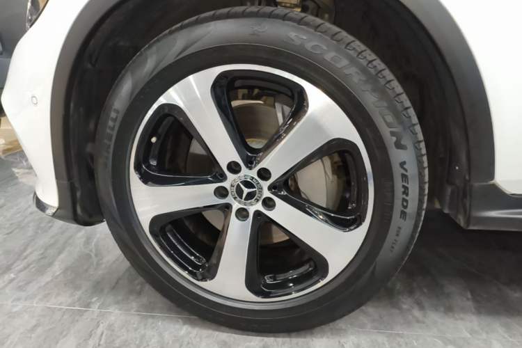 Used Mercedes-Benz GLC 2019 Facelift GLC 260 L 4MATIC Luxury Model Left Front Wheel Hub