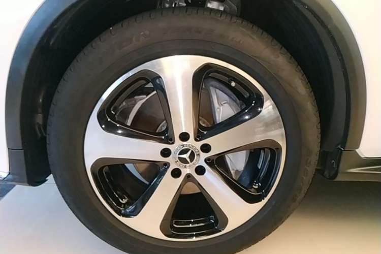 Used Mercedes-Benz GLC 2019 Facelift GLC 260 L 4MATIC Luxury Model Left Front Wheel Hub