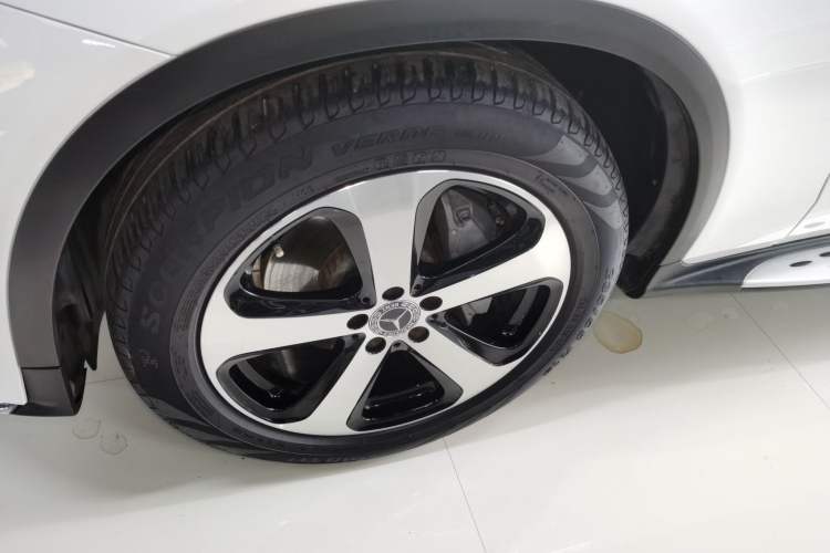 Used Mercedes-Benz GLC 2019 Facelift GLC 260 L 4MATIC Luxury Model Left Front Wheel Hub