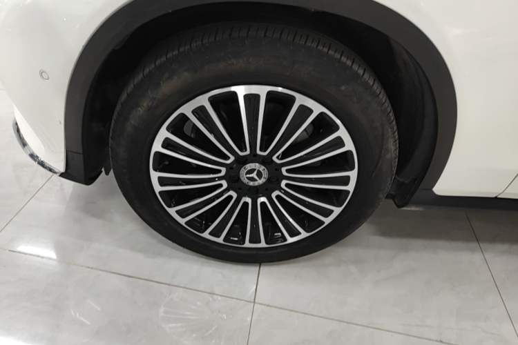 Used Mercedes-Benz GLC 2019 GLC 260 L 4MATIC Dynamic Model Left Front Wheel Hub