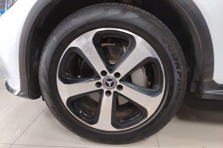 Used Mercedes-Benz GLC 2019 GLC 260 4MATIC Luxury Model Left Front Wheel Hub