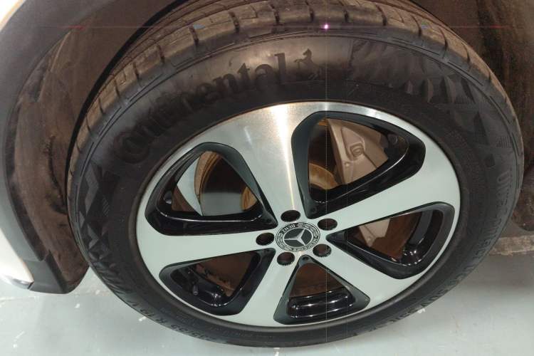 Used Mercedes-Benz GLC 2019 Facelift GLC 260 L 4MATIC Luxury Model Left Front Wheel Hub
