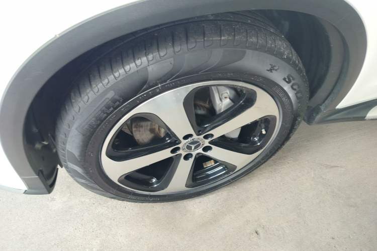 Used Mercedes-Benz GLC 2019 GLC 260 L 4MATIC Luxury Model Left Front Wheel Hub