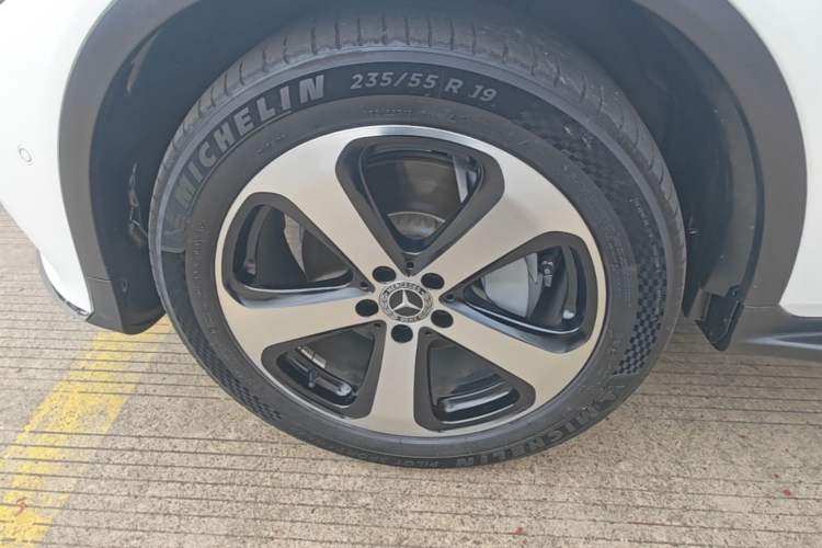 Used Mercedes-Benz GLC 2019 Facelift GLC 260 L 4MATIC Luxury Model Left Front Wheel Hub