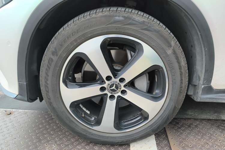 Used Mercedes-Benz GLC 2019 Facelift GLC 260 L 4MATIC Luxury Model Left Front Wheel Hub