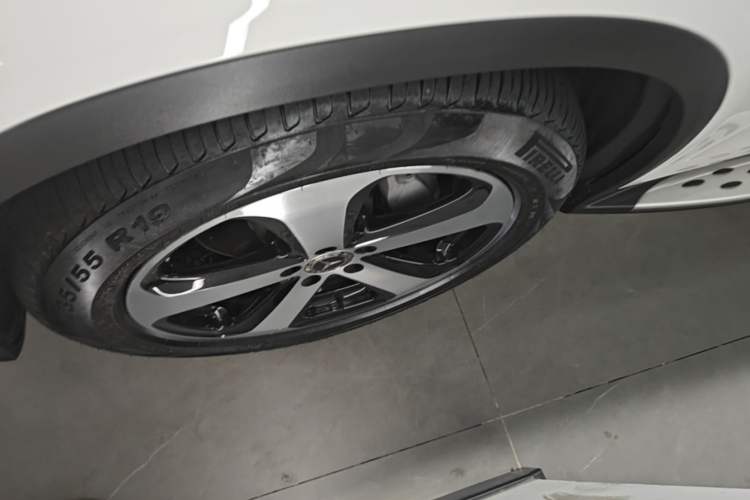 Used Mercedes-Benz GLC 2019 GLC 260 4MATIC Luxury Model Left Front Wheel Hub