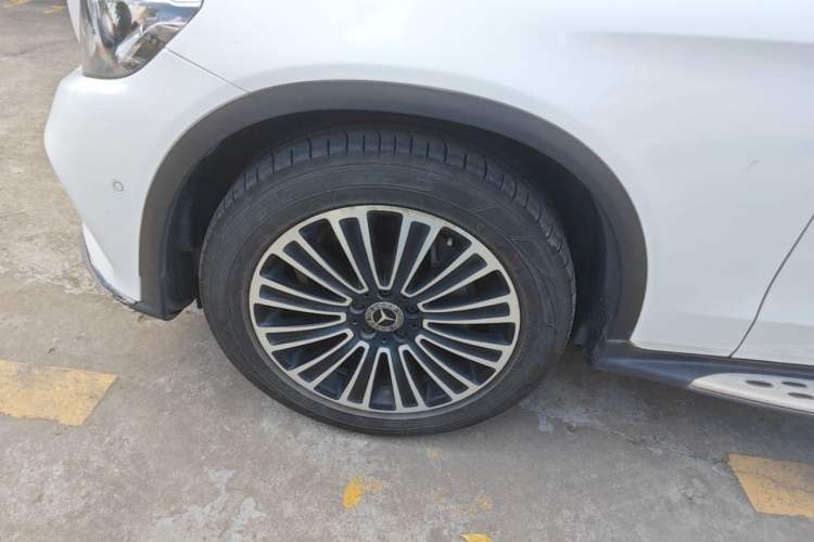 Used Mercedes-Benz GLC 2019 GLC 260 L 4MATIC Dynamic Model Left Front Wheel Hub
