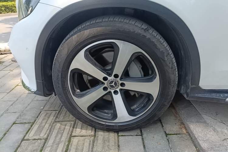 Used Mercedes-Benz GLC 2019 Facelift GLC 260 L 4MATIC Luxury Model Left Front Wheel Hub