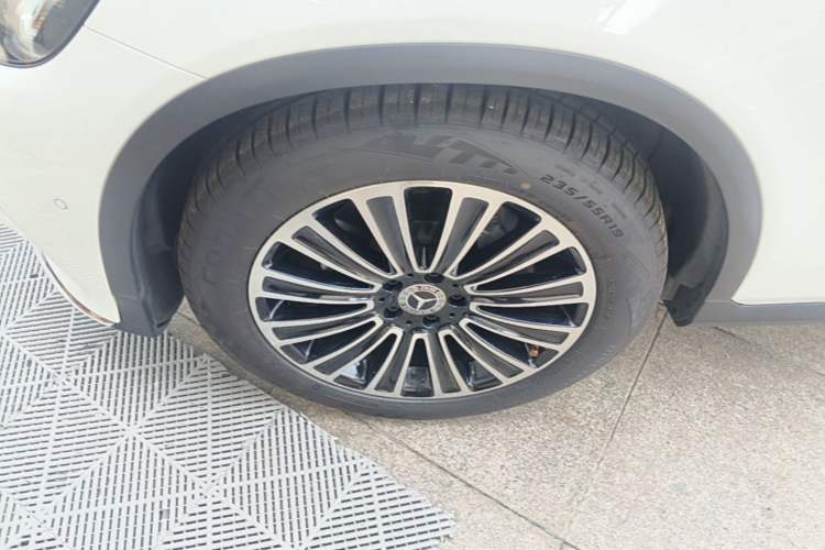 Used Mercedes-Benz GLC 2019 GLC 260 L 4MATIC Dynamic Model Left Front Wheel Hub