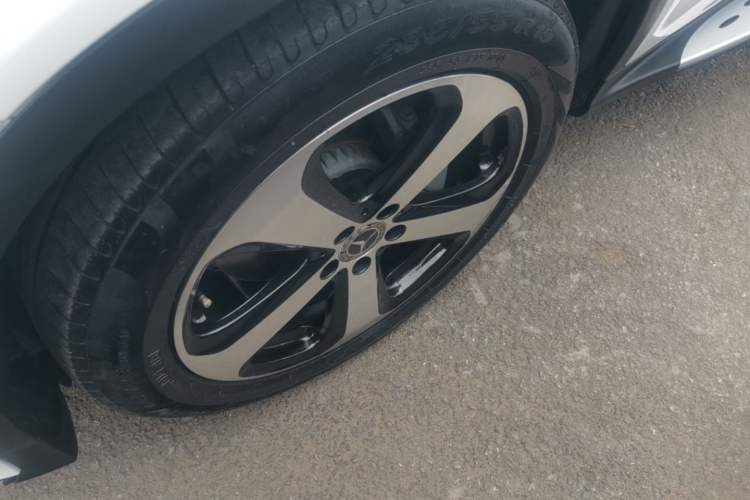 Used Mercedes-Benz GLC 2019 Facelift GLC 260 L 4MATIC Luxury Model Left Front Wheel Hub