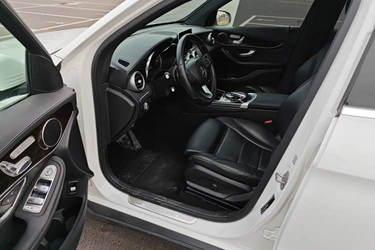Used Mercedes-Benz GLC 2019 GLC 260 L 4MATIC Dynamic Model Left Rear Seat