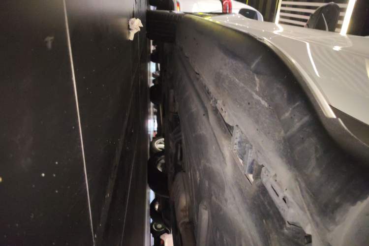 Used Mercedes-Benz GLC 2019 GLC 300 L 4MATIC Dynamic Model Left Side Sill