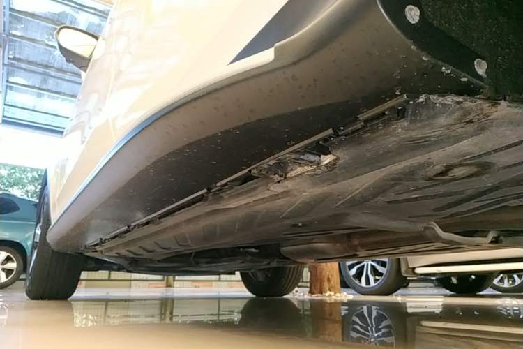 Used Mercedes-Benz GLC 2019 Facelift GLC 260 L 4MATIC Luxury Model Left Side Sill