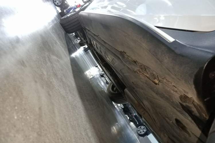 Used Mercedes-Benz GLC 2019 Facelift GLC 260 L 4MATIC Luxury Model Left Side Sill
