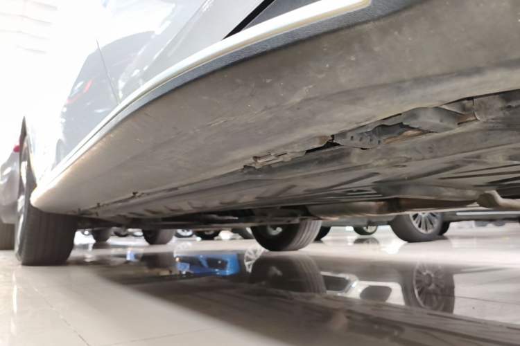 Used Mercedes-Benz GLC 2019 GLC 260 4MATIC Luxury Model Left Side Sill