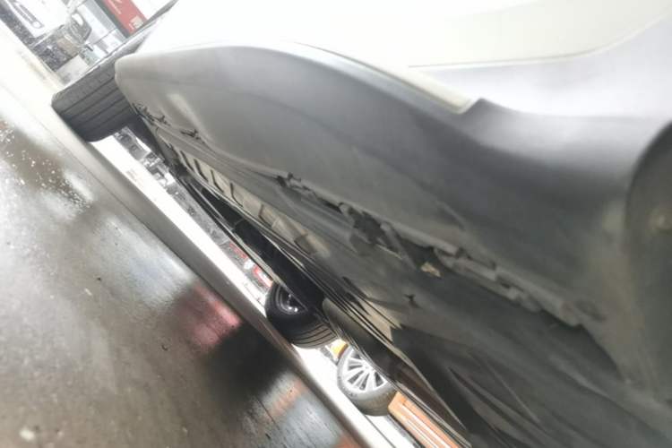 Used Mercedes-Benz GLC 2019 GLC 260 L 4MATIC Dynamic Model Left Side Sill