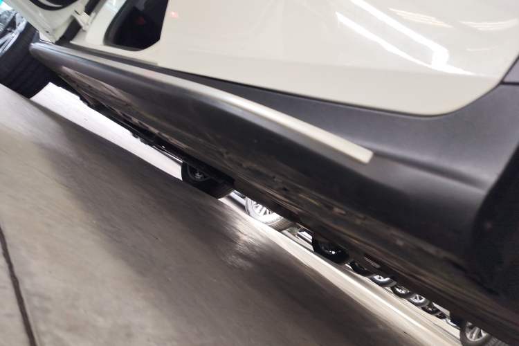 Used Mercedes-Benz GLC 2019 GLC 260 L 4MATIC Luxury Model Left Side Sill