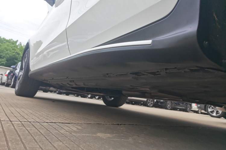 Used Mercedes-Benz GLC 2019 Facelift GLC 260 L 4MATIC Luxury Model Left Side Sill
