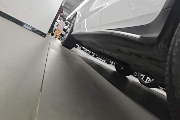 Used Mercedes-Benz GLC 2019 GLC 260 4MATIC Luxury Model Left Side Sill