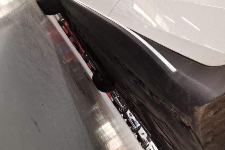 Used Mercedes-Benz GLC 2019 GLC 260 L 4MATIC Luxury Model Left Side Sill