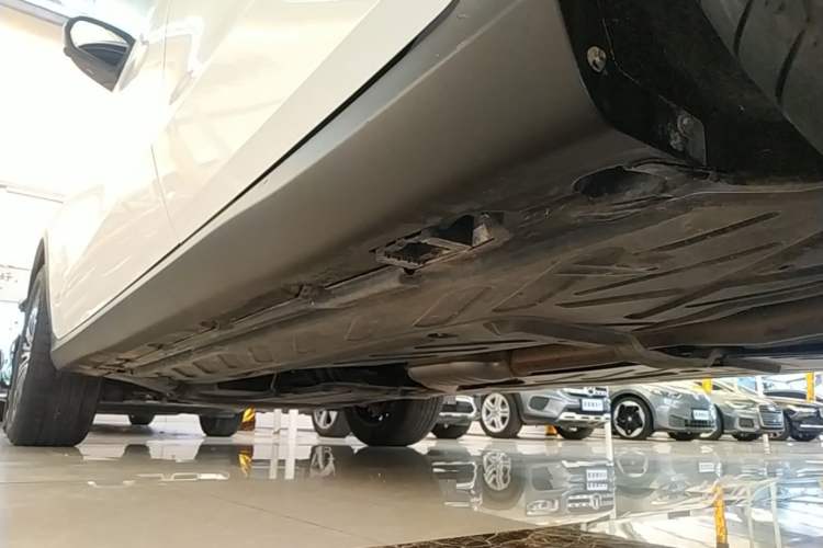 Used Mercedes-Benz GLC 2019 GLC 260 L 4MATIC Dynamic Model Left Side Sill