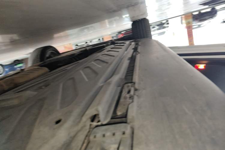 Used Mercedes-Benz GLC 2019 GLC 260 4MATIC Luxury Model Left Side Sill