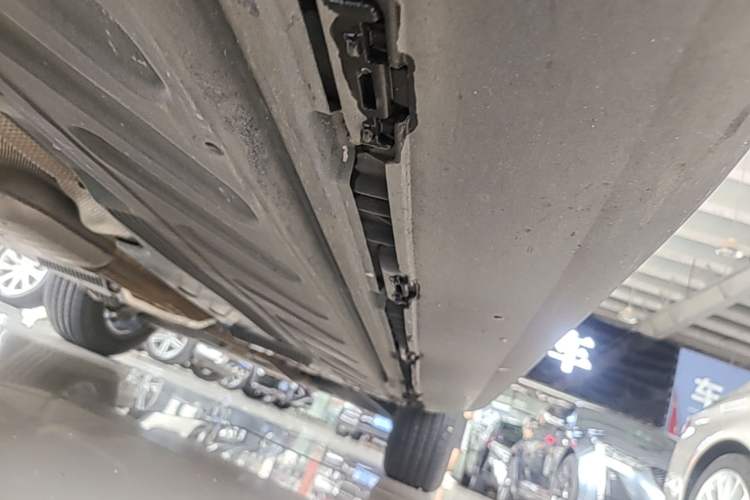 Used Mercedes-Benz GLC 2019 GLC 200 L 4MATIC Left Side Sill