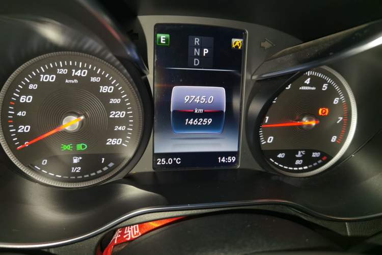 Used Mercedes-Benz GLC 2019 GLC 260 4MATIC Dynamic Edition Odometer Close Up