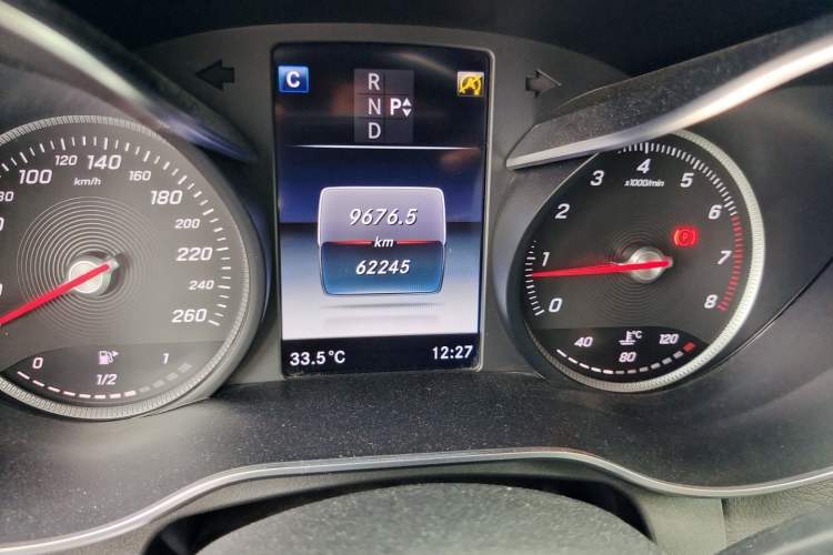 Used Mercedes-Benz GLC 2019 GLC 260 L 4MATIC Dynamic Model Odometer Close Up