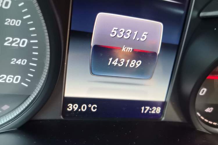 Used Mercedes-Benz GLC 2019 GLC 260 L 4MATIC Dynamic Model Odometer Close Up