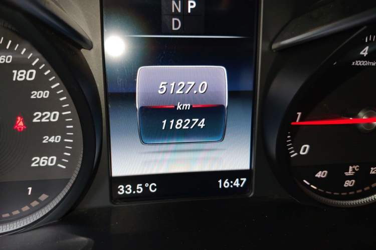 Used Mercedes-Benz GLC 2019 GLC 200 L 4MATIC Odometer Close Up