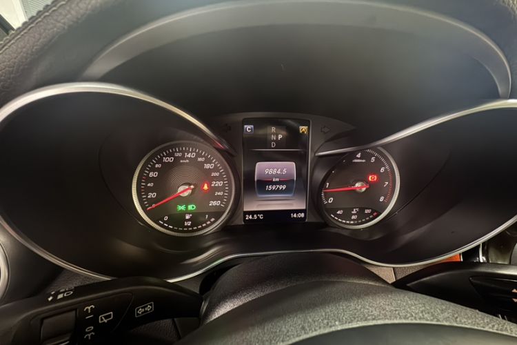Used Mercedes-Benz GLC 2019 GLC 260 L 4MATIC Dynamic Model Odometer Close Up