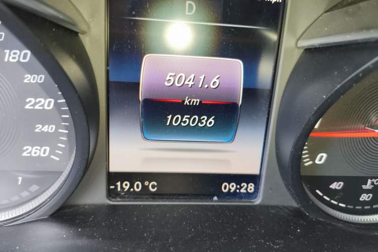Used Mercedes-Benz GLC 2019 GLC 260 L 4MATIC Dynamic Model Odometer Close Up