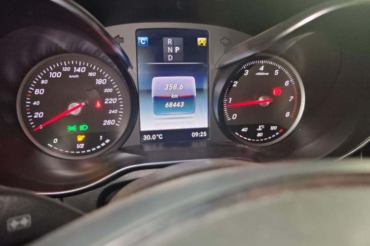 Used Mercedes-Benz GLC 2019 Facelift GLC 260 L 4MATIC Luxury Model Odometer Close Up