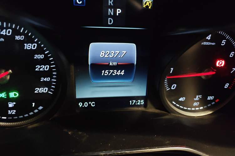 Used Mercedes-Benz GLC 2019 GLC 200 L 4MATIC Odometer Close Up