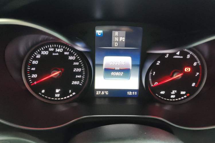 Used Mercedes-Benz GLC 2019 GLC 300 L 4MATIC Dynamic Model Odometer Close Up