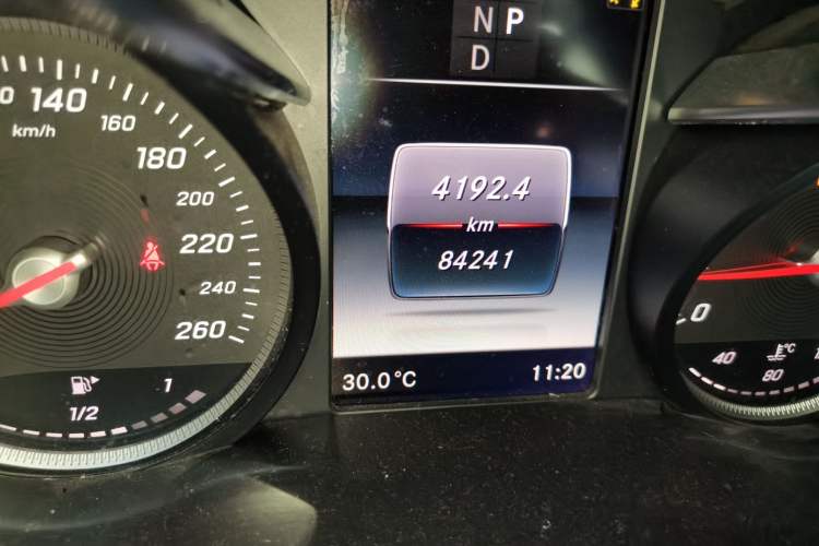 Used Mercedes-Benz GLC 2019 GLC 260 L 4MATIC Dynamic Model Odometer Close Up