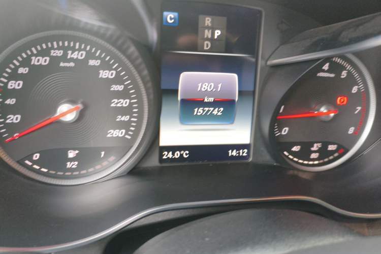 Used Mercedes-Benz GLC 2019 GLC 260 L 4MATIC Dynamic Model Odometer Close Up