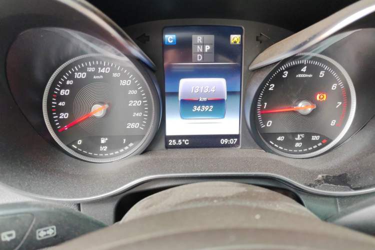 Used Mercedes-Benz GLC 2019 GLC 260 L 4MATIC Dynamic Model Odometer Close Up