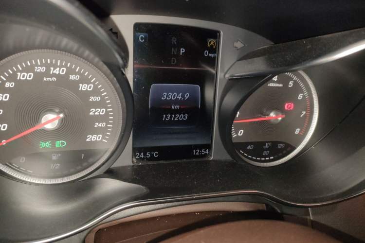 Used Mercedes-Benz GLC 2019 GLC 260 L 4MATIC Dynamic Model Odometer Close Up