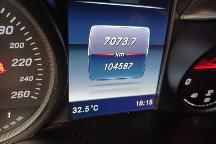 Used Mercedes-Benz GLC 2019 GLC 260 4MATIC Luxury Model Odometer Close Up