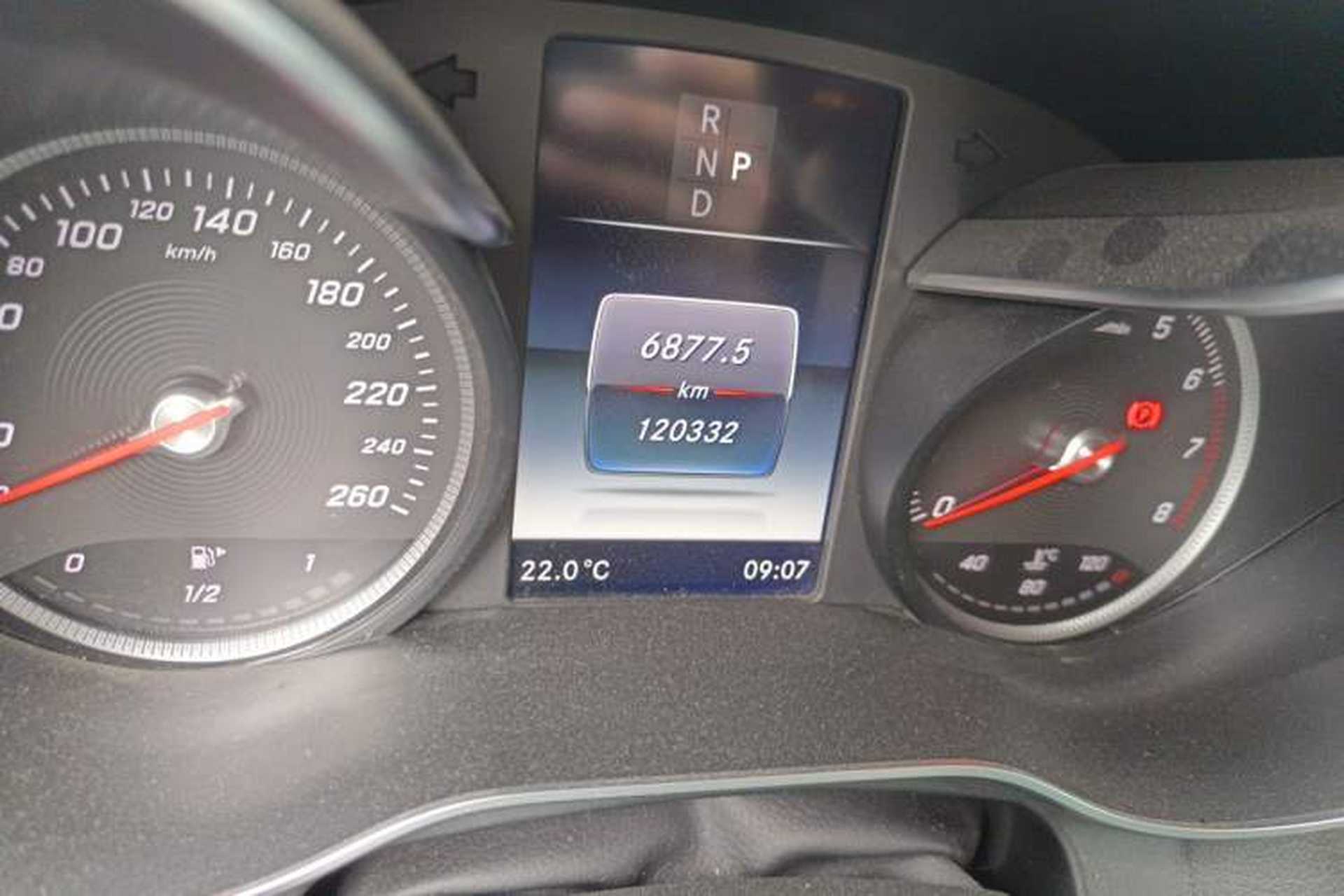 Used Mercedes-Benz GLC 2019 GLC 260 L 4MATIC Dynamic Model Odometer Close Up