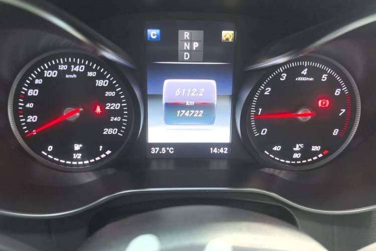 Used Mercedes-Benz GLC 2019 Refreshed GLC 300 L 4MATIC Dynamic Edition Odometer Close Up